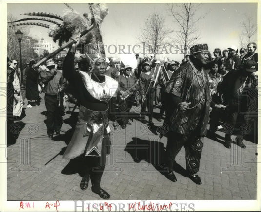 1994 Ardis Lemons & Cleveland LeBlanc Lead Band at Zulu Lundi Gras - Historic Images