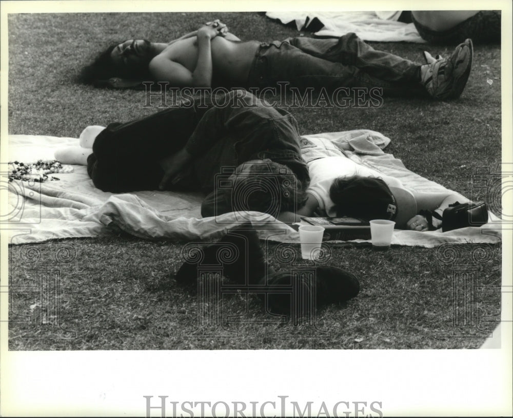 1995 Lundi Gras Revelers Sleep in Woldenberg Park to Recharge - Historic Images