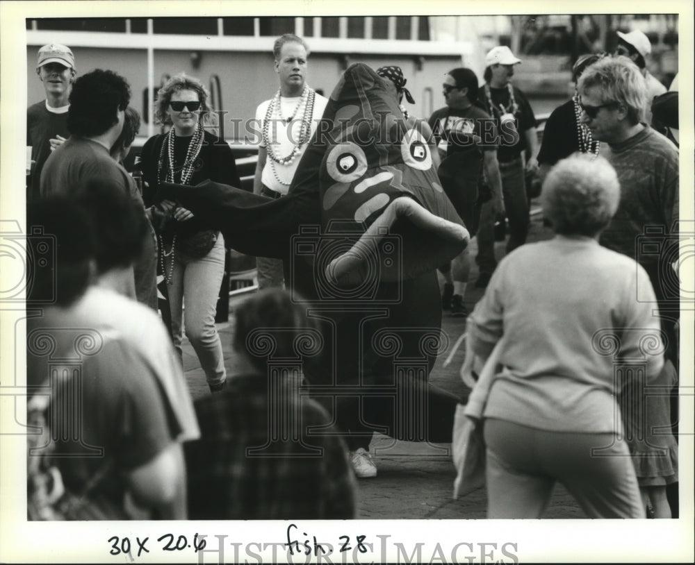 1995 Laura Hodgeson for Aquarium of the Americas Parades Riverwalk - Historic Images