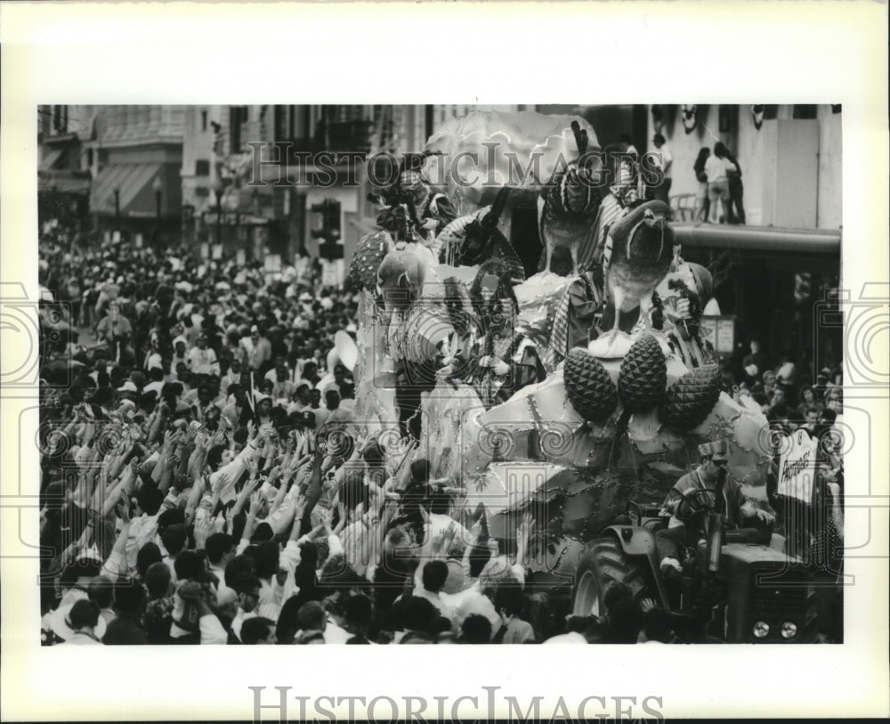 1990 Carnival Floats - Historic Images