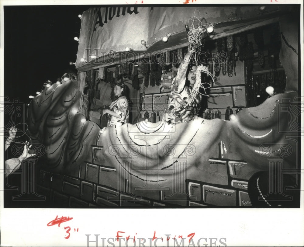 1982 Mardi Gras Aloha Carnival float, New Orleans  - Historic Images