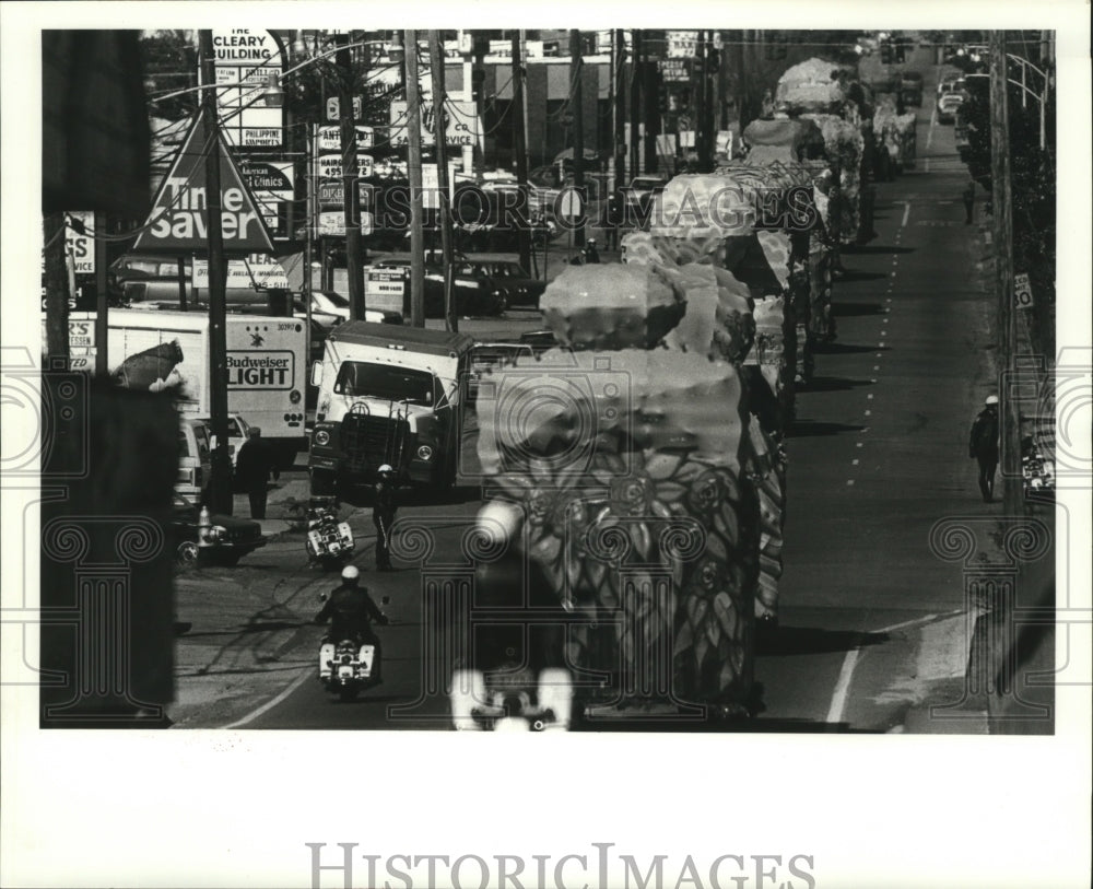 1985 Carnival Floats - Historic Images