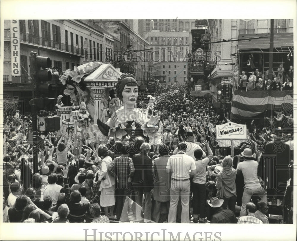 1988 Magnolias Carnival floats among crowds of people  - Historic Images