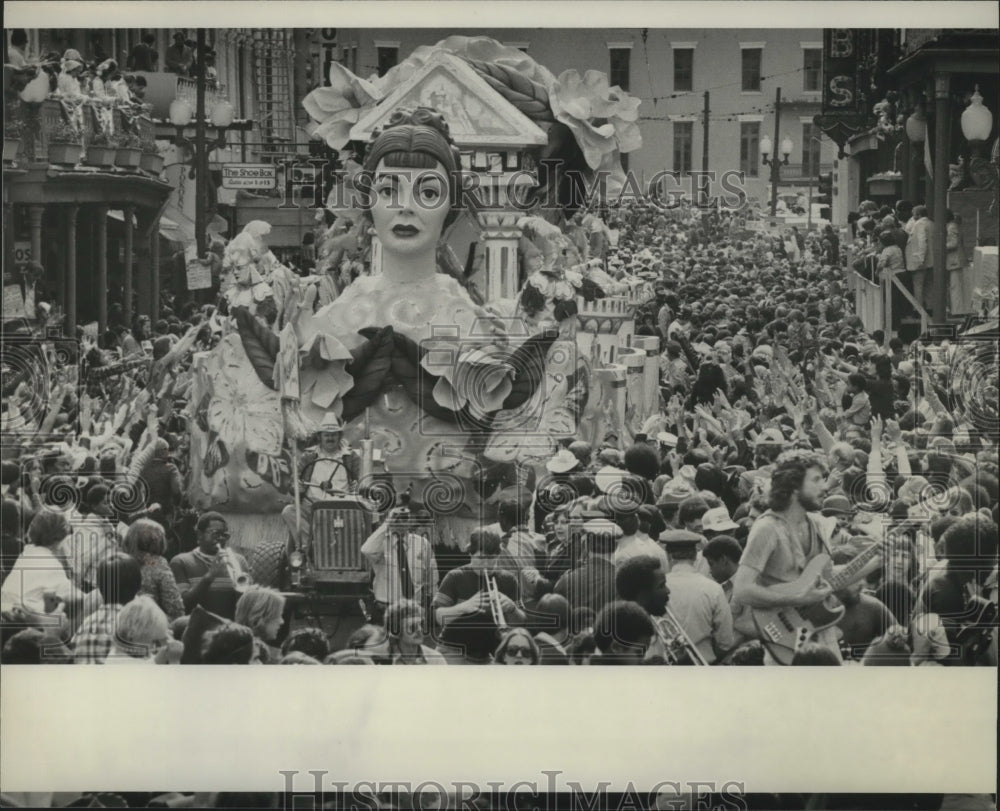 1988 Roman Goddess Carnival float - Historic Images