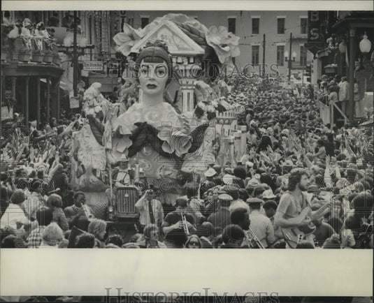 1988 Roman Goddess Carnival float - Historic Images