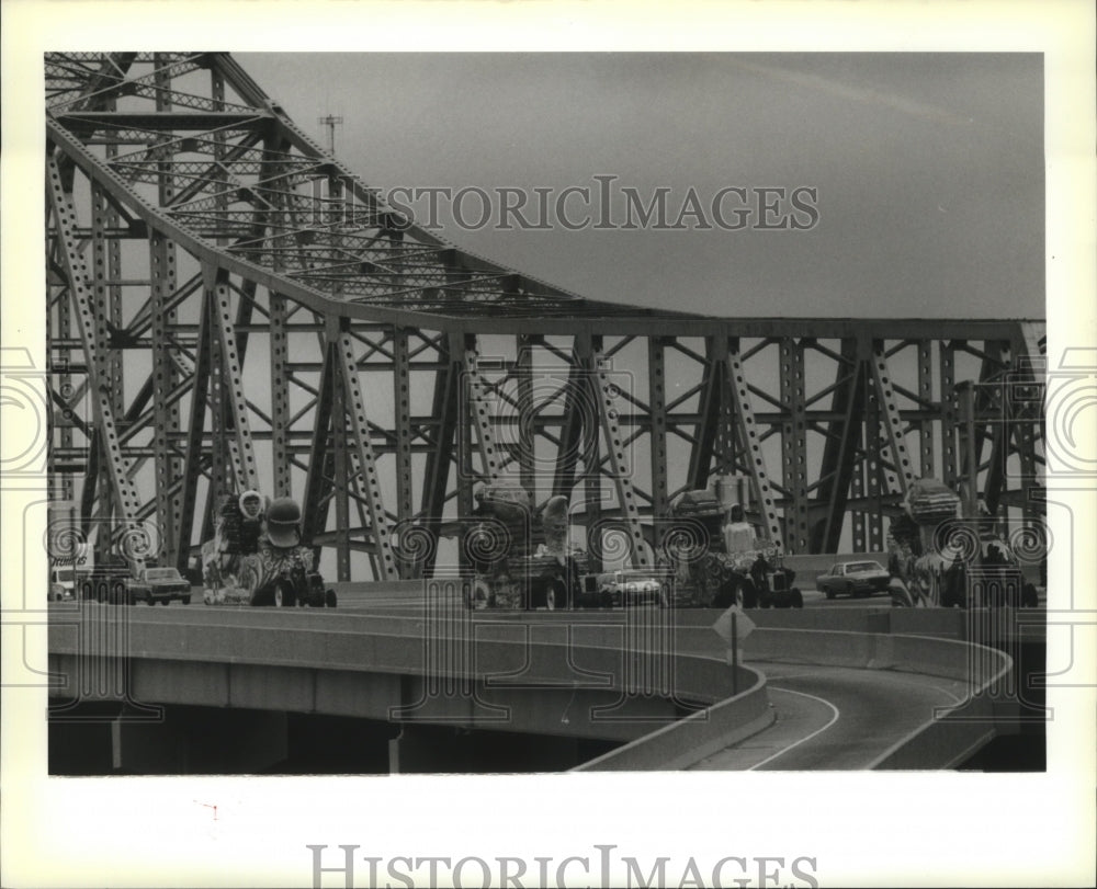 1989 Mardi Gras Carnival Floats from Blaine Kern cross GNO Bridge - Historic Images