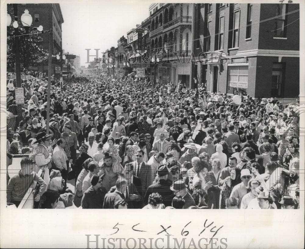 1964 Mardi Gras - Historic Images