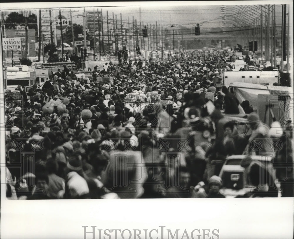 1978 The Crowds at Jefferson Parish for Mardi Gras, New Orleans - Historic Images