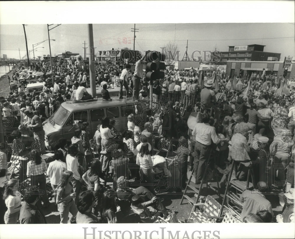 1980 Crowd Watches Parade at Fat City, Mardi Gras, New Orleans - Historic Images