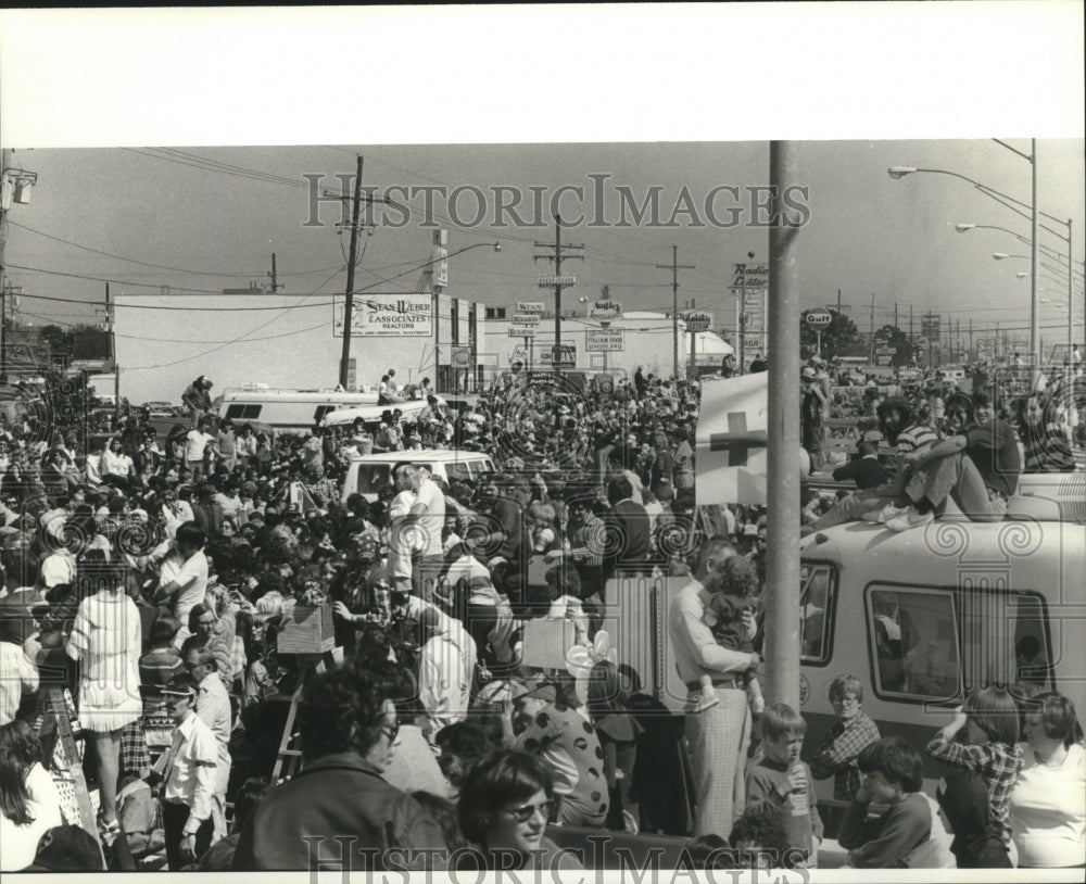 1980 The Mardi Gras Carnival Crowd at Fat City, New Orleans - Historic Images