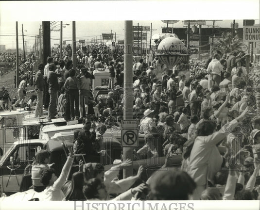 1980 Crowd Watches Carnival Parade at Fat City, Mardi Gras, New Orle - Historic Images