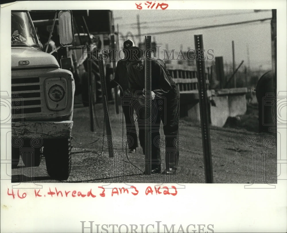 1985 Huriah Garner of Public Works Sets Cable for Mardi Gras Parade - Historic Images