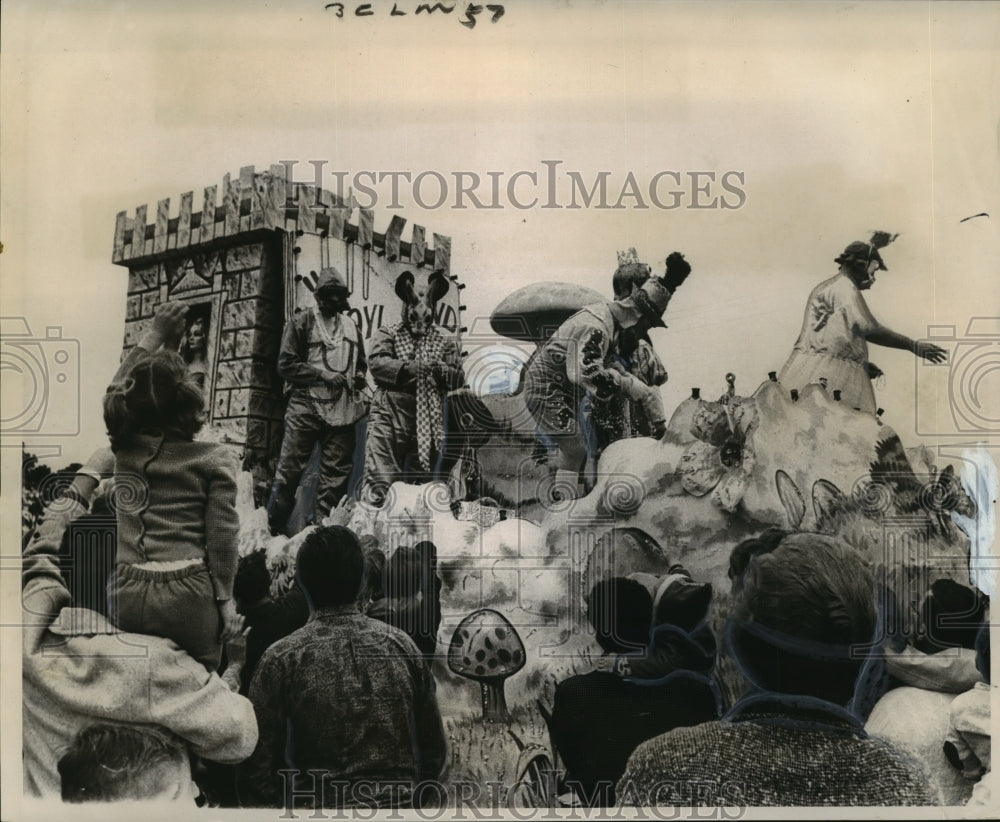 1964 Carnival Float - Historic Images