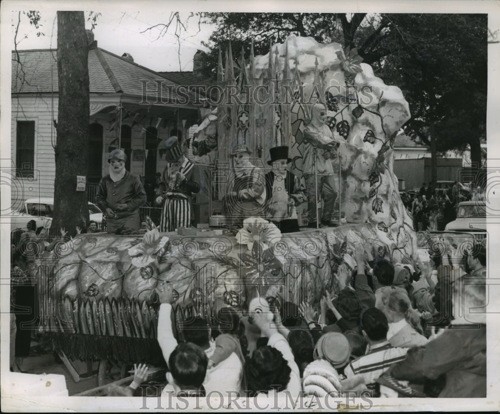 1958 Carnival Parade - Historic Images