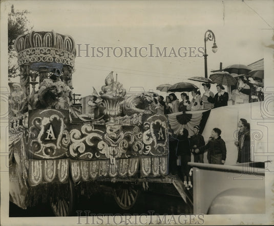 1956 Carnival Parade - Historic Images