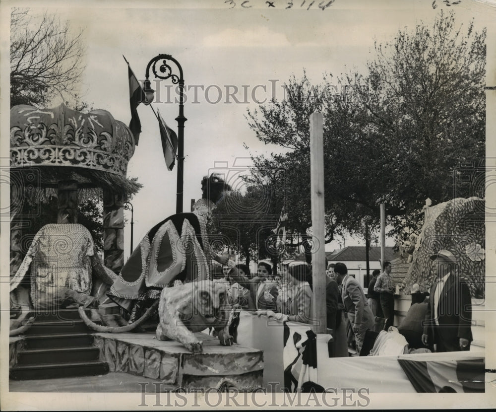 1955 Carnival Float - Historic Images