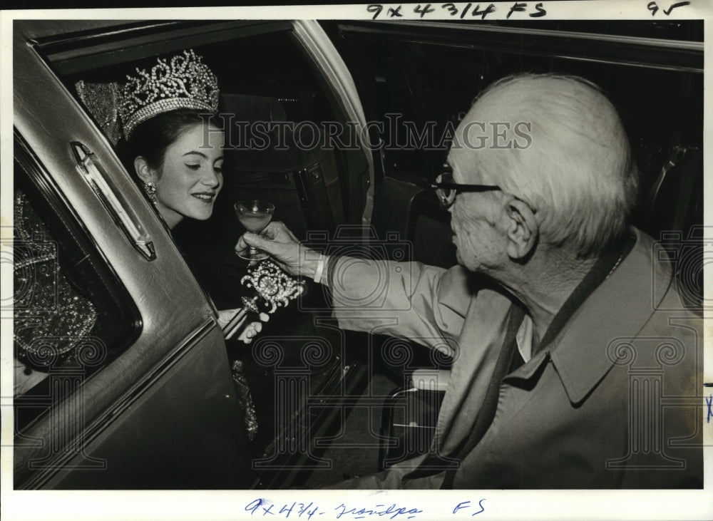 1979 Queen of Carnival Deborah Hopkins Huger Visits Killian Huger - Historic Images