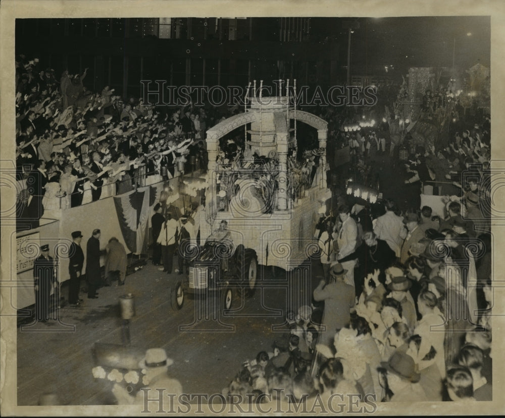 1959 Krewe of Babylon Floats Pass City Hall, Mardi Gras, New Orleans - Historic Images