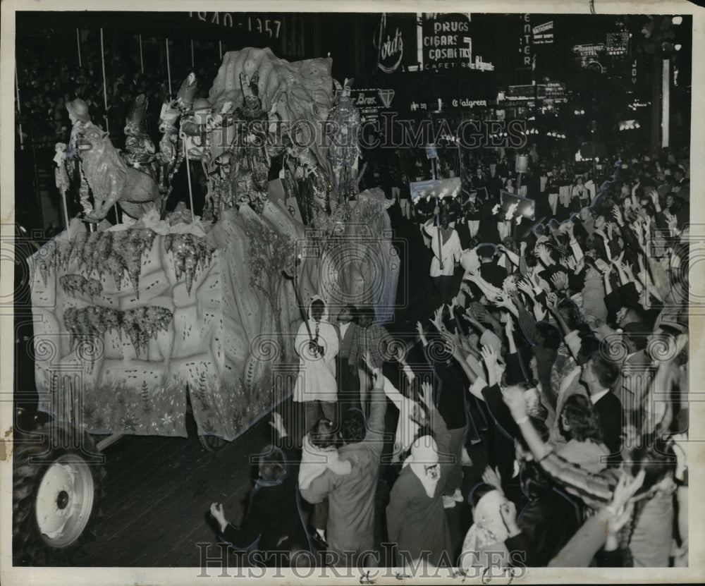 1957 Babylon Floats Passes Carnival Goers, Mardi Gras, New Orleans - Historic Images