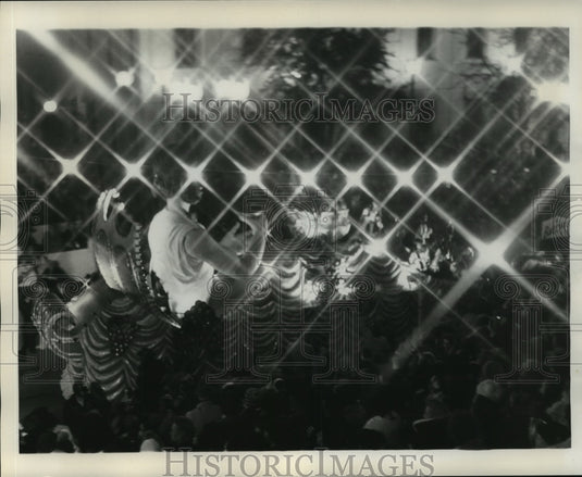 1975 Carnival Parade - Historic Images