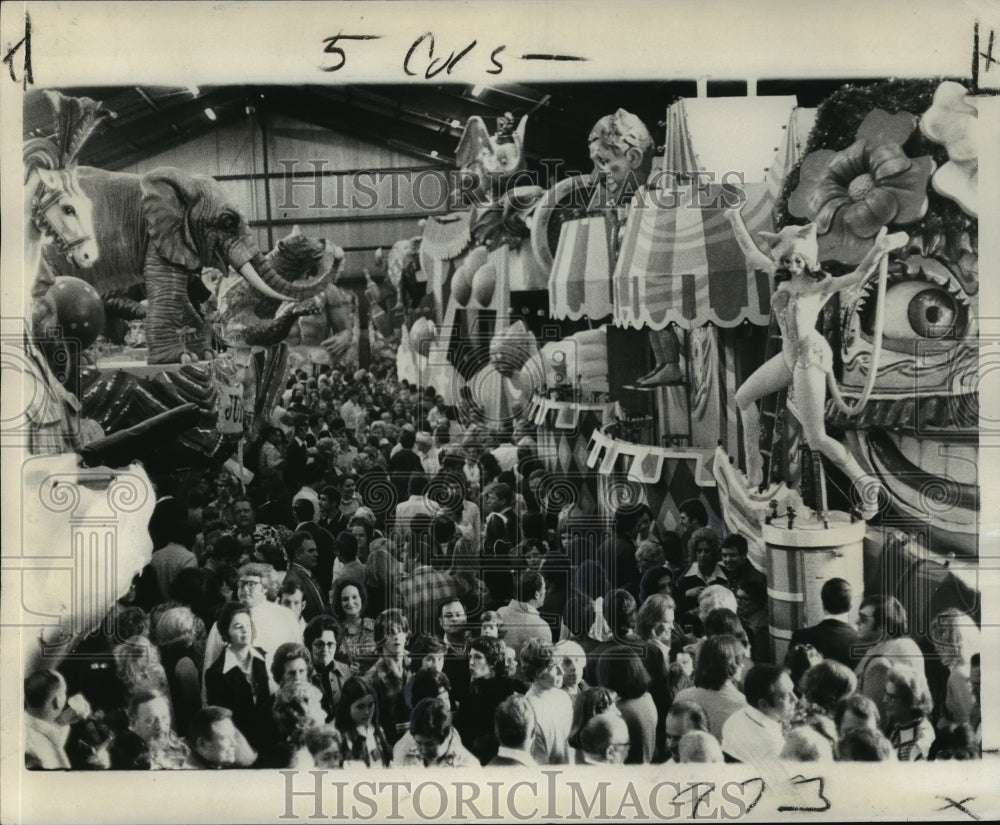 1975 Carnival - Historic Images