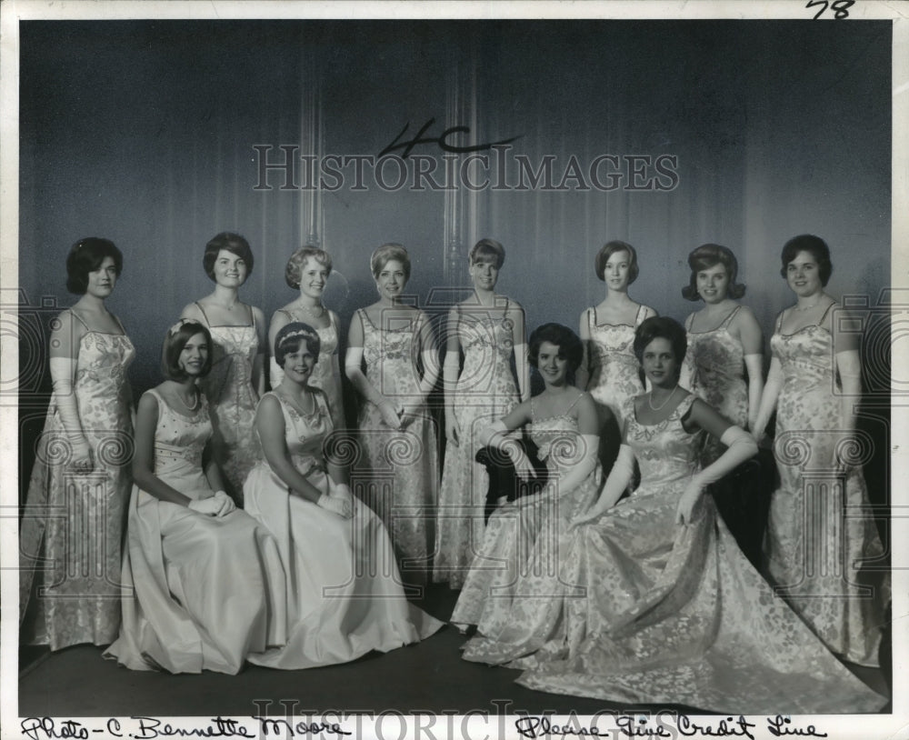 1960 Queen Suzanne Kuhn Attendants at Prophets of Persia Ball - Historic Images