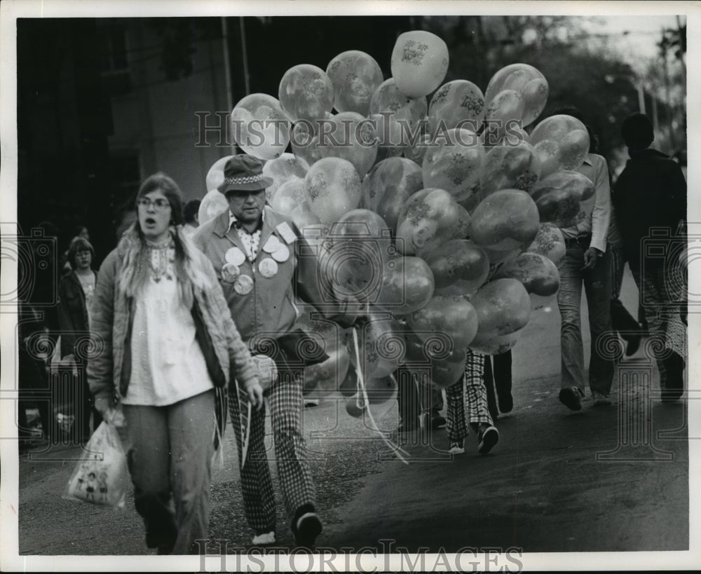 1974 Balloon Hawker at Mardi Gras, New Orleans - Historic Images