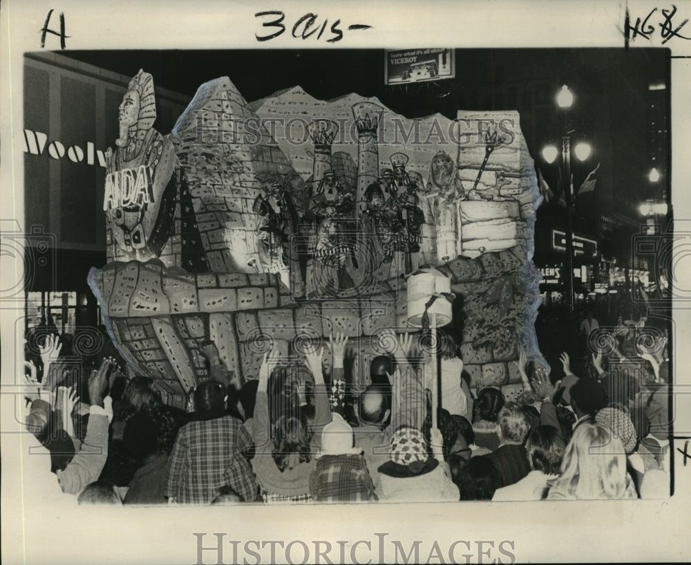 1973 Pharaoh, Pyramids &amp; Egyptian Palace in Krewe of Aida Parade - Historic Images