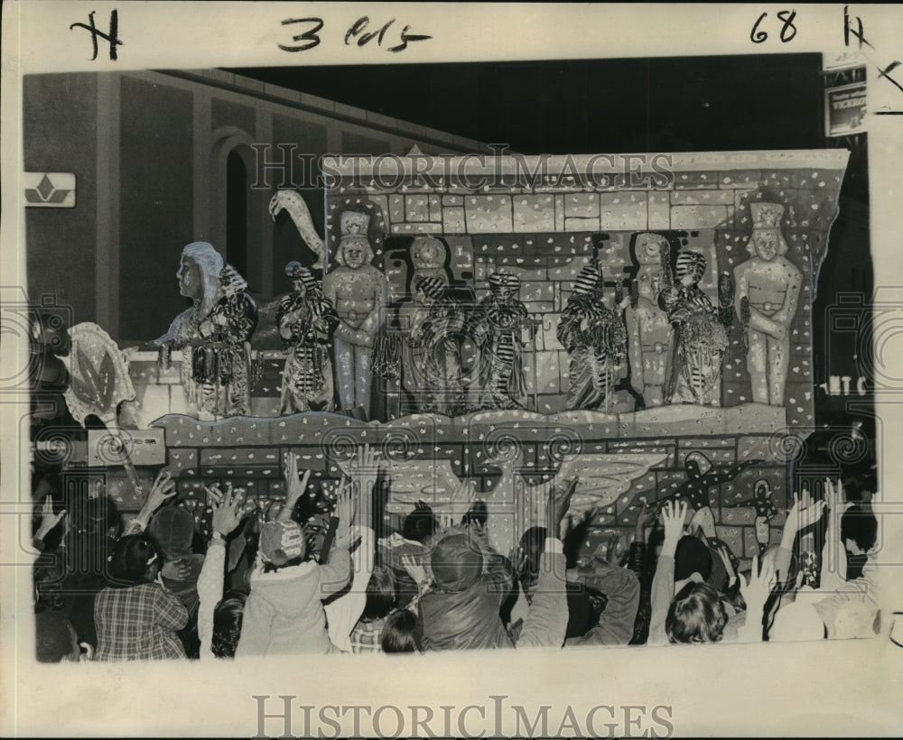 1973 Egyptian Float in Aida Carnival Parade  - Historic Images