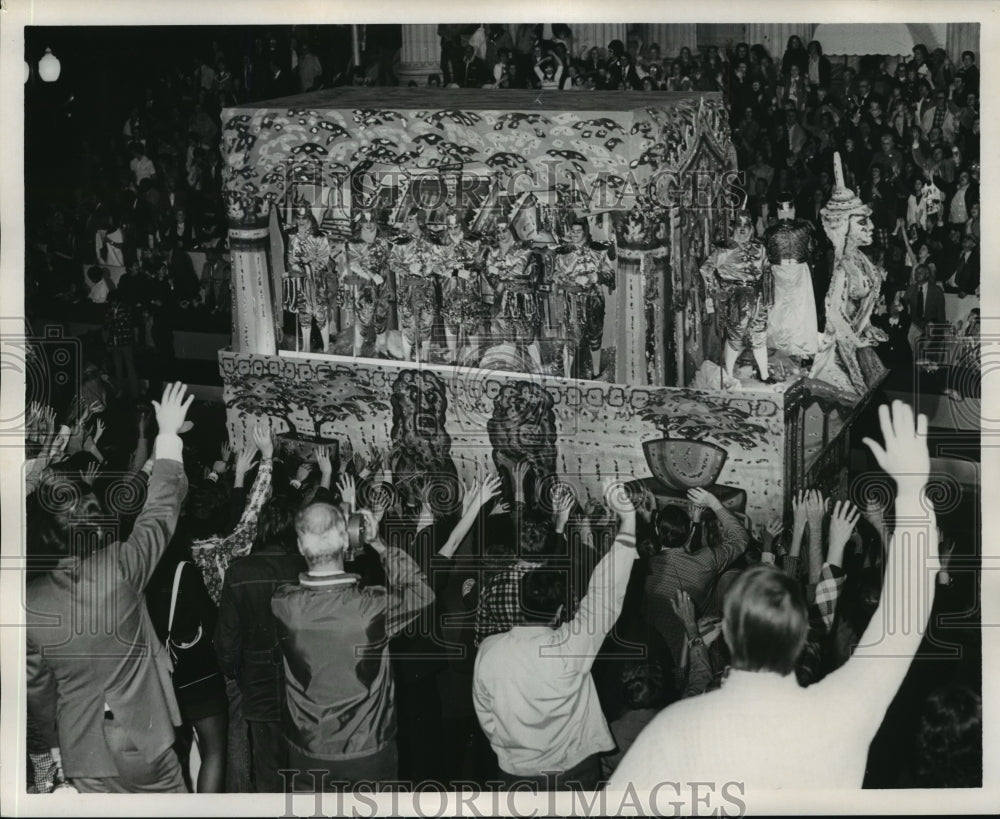 1974 Crowd Watches Knights of Babylon Float Parade  - Historic Images