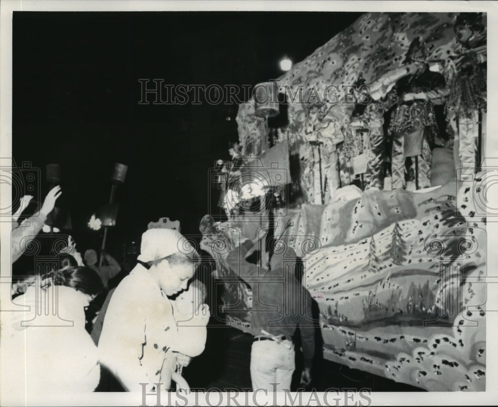 1972 Float of Knights of Babylon Carnival Parade  - Historic Images