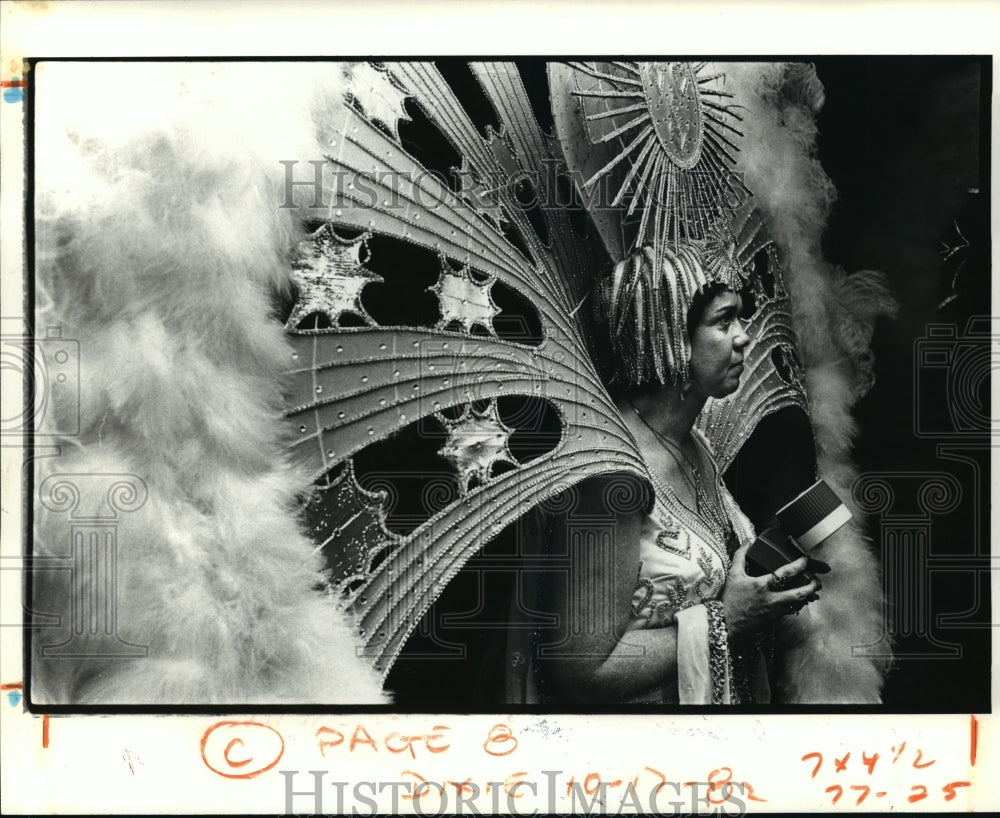 Cathy Mehn Keeps Cool During Carnival Ball: Aquila Mardi Gras - Historic Images