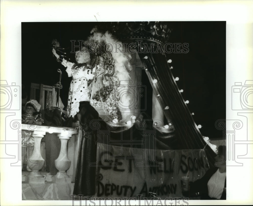 1995 Queen of the Krewe of Aphrodite has a Message on her Float - Historic Images