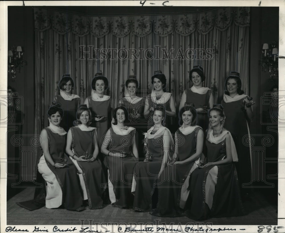 1968 Apollo ball queen&#39;s court dressed as Persian princesses - Historic Images