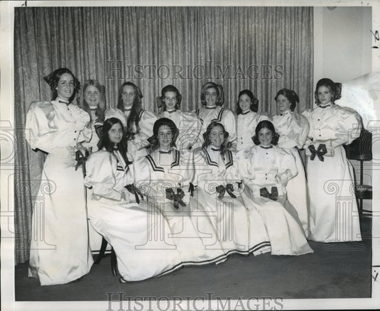 1971 Press Photo Maids of the Krewe of Apollo portray Broadway's most beautiful - Historic Images