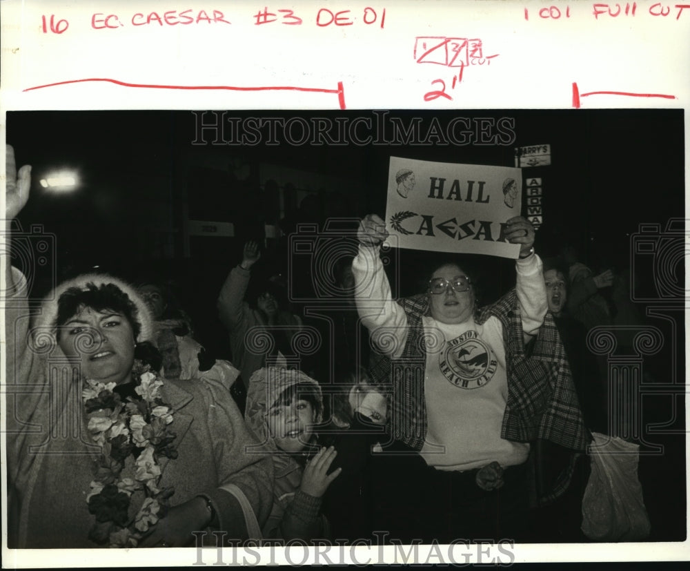 1988 Barbara Bright holds up sign during Caesar parade Mardi Gras - Historic Images