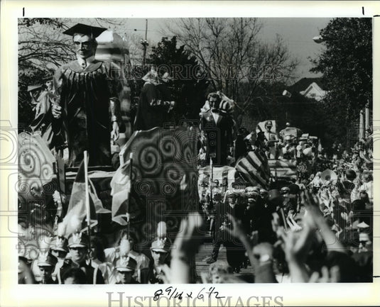 1991 floats from the Carrollton Parade stretch into the distance - Historic Images