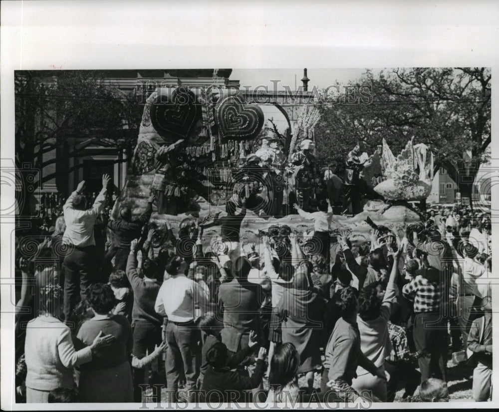 1967 Carnival Parade - Historic Images