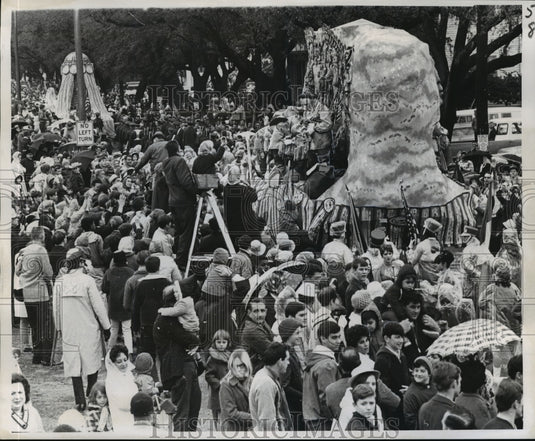 1969 Carnival Parade - Historic Images