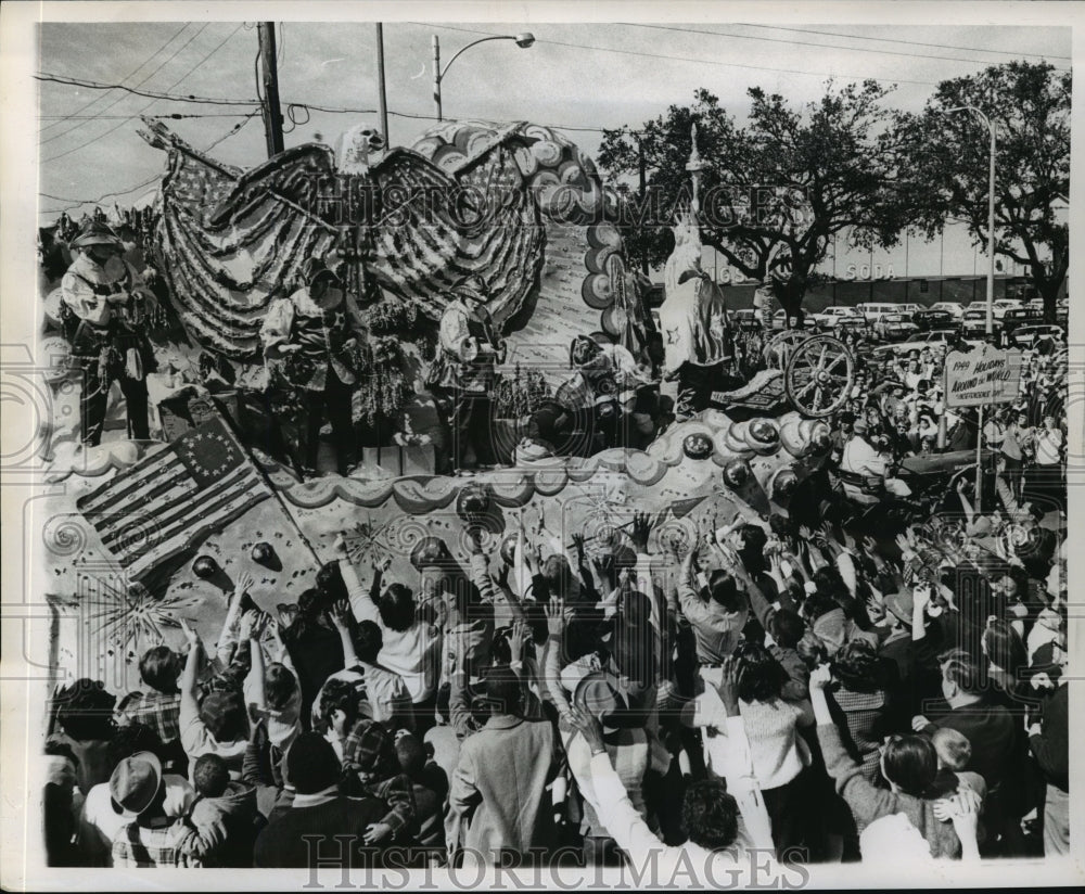 1966 Carnival Parade - Historic Images