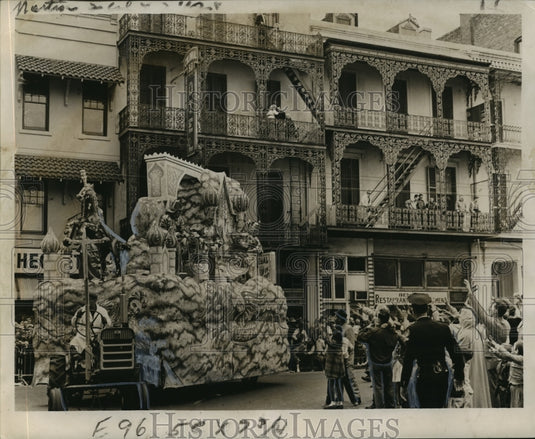 1963 Carnival Parade - Historic Images