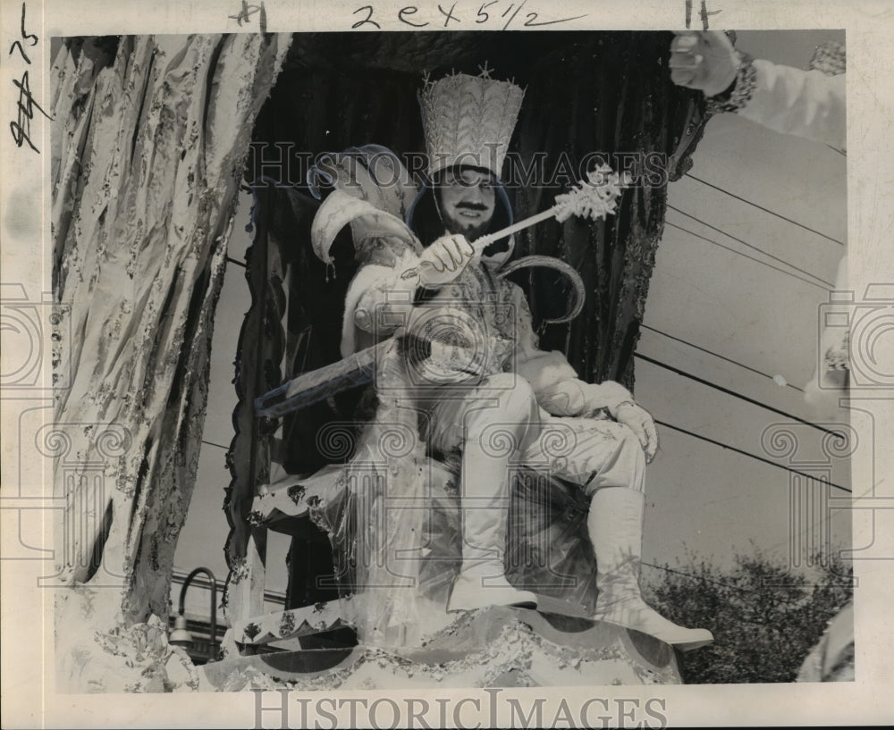 1965 Carnival Parade - Historic Images