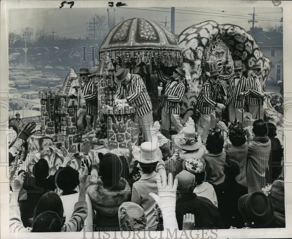 1964 Carnival Parade - Historic Images