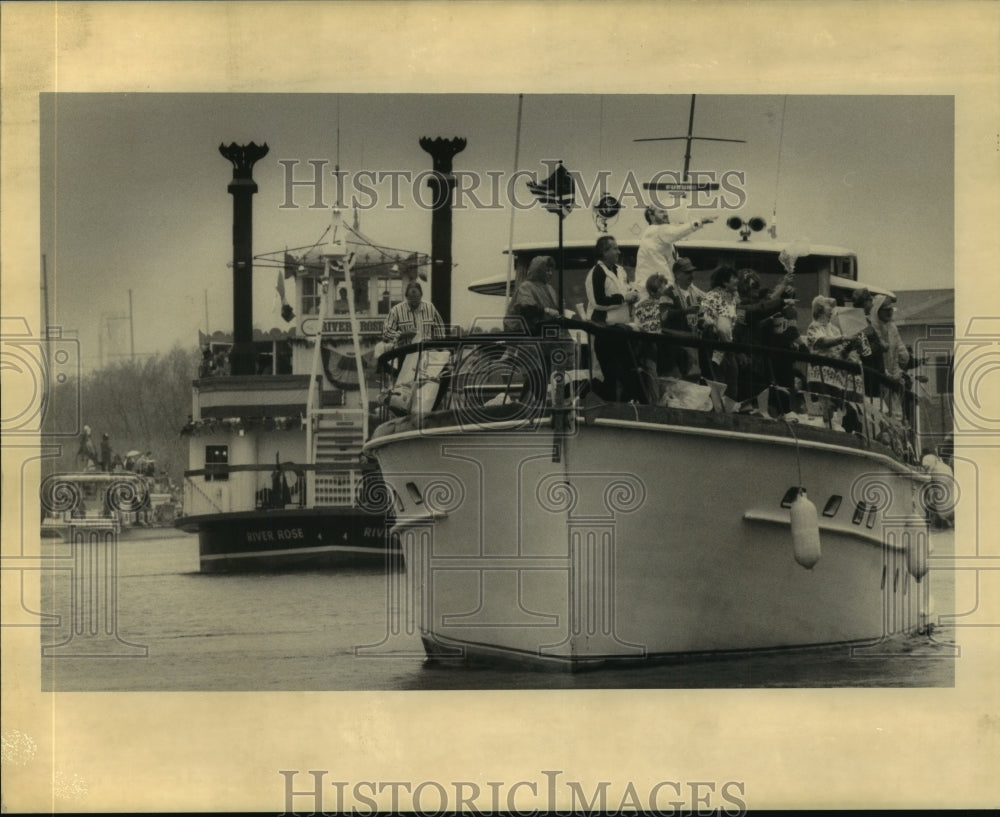 1992 Carnival Parade - Historic Images