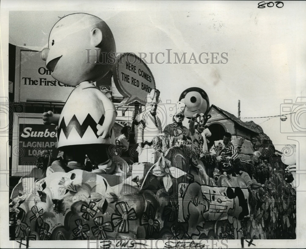 1974 Carnival Parade - Historic Images