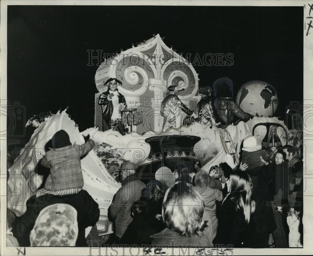 1971 Press Photo Carnival Parade - Atlas parade in Metairie. - noca02052 - Historic Images