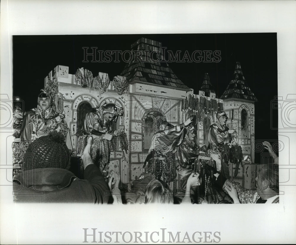 1957 Carnival Parade Krewe of Babylon float  - Historic Images