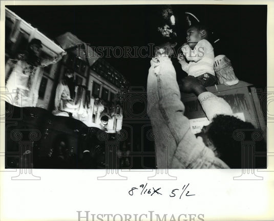 1991 Carnival Parade - Historic Images
