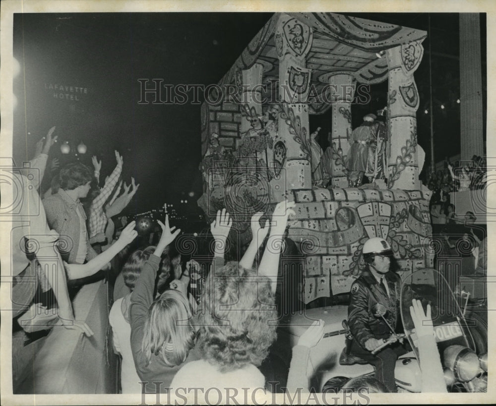 1975 float passes by at the Babylon Parade in New Orleans - Historic Images