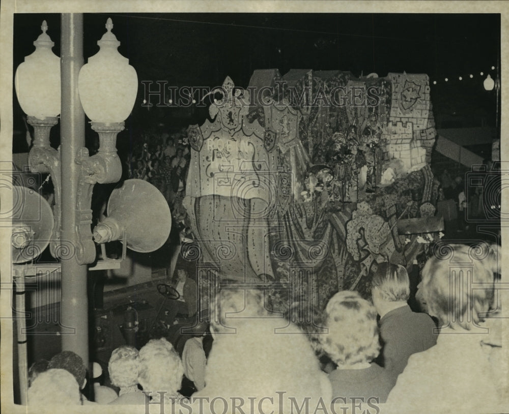 1975 float in New Orleans at the Babylon Parade for Mardi Gras - Historic Images